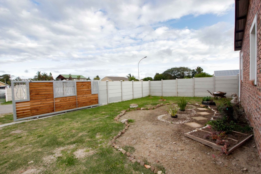 4 Bedroom Property for Sale in Wavecrest Eastern Cape